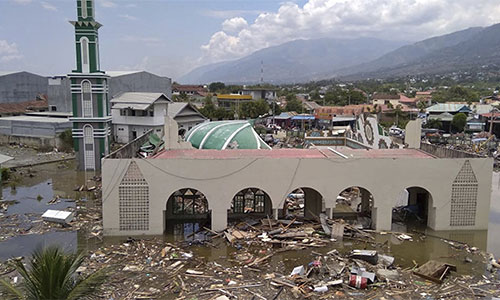 terremoto y tsunami en Indonesia Aumenta el número de muertos tras terremoto y tsunami en Indonesia
